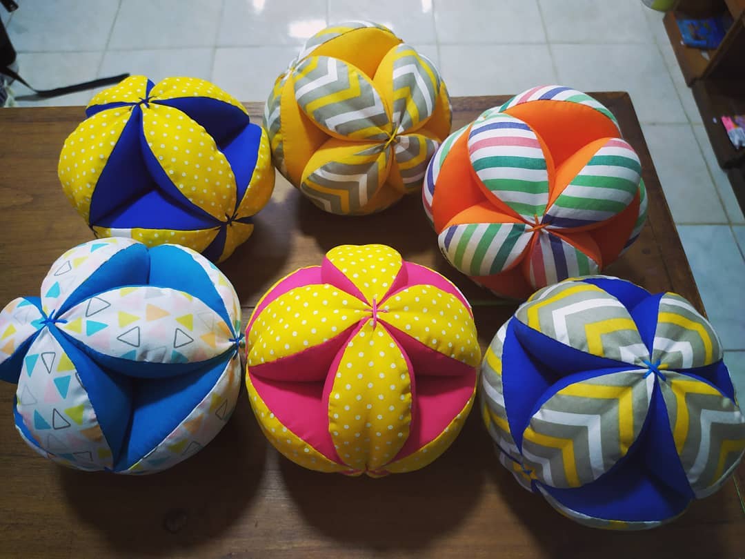 PELOTA DE FÚTBOL PEQUEÑA  Juegos y materiales educativos Montessori