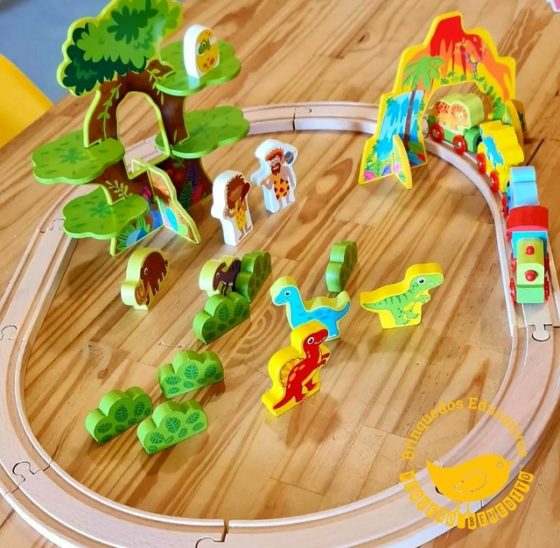 Pista de tren con dinosaurios - Imagen 5