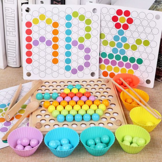 Tablero de cuentas para trabajar cantidades, colores y motricidad. - Imagen 2