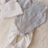 Conjunto de algodón, pelele + body + gorro - Gris con bordado