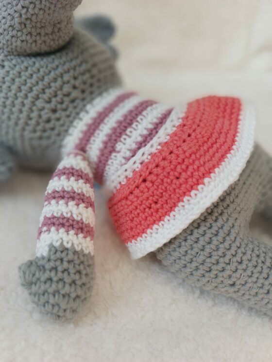Amigurumi - Producto artesanal - Elefantita - Imagen 3