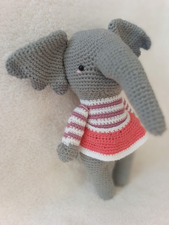 Amigurumi - Producto artesanal - Elefantita - Imagen 2