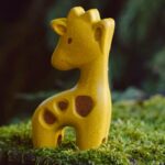 Animal de madera - Jirafa de Plan Toys - Imagen 2